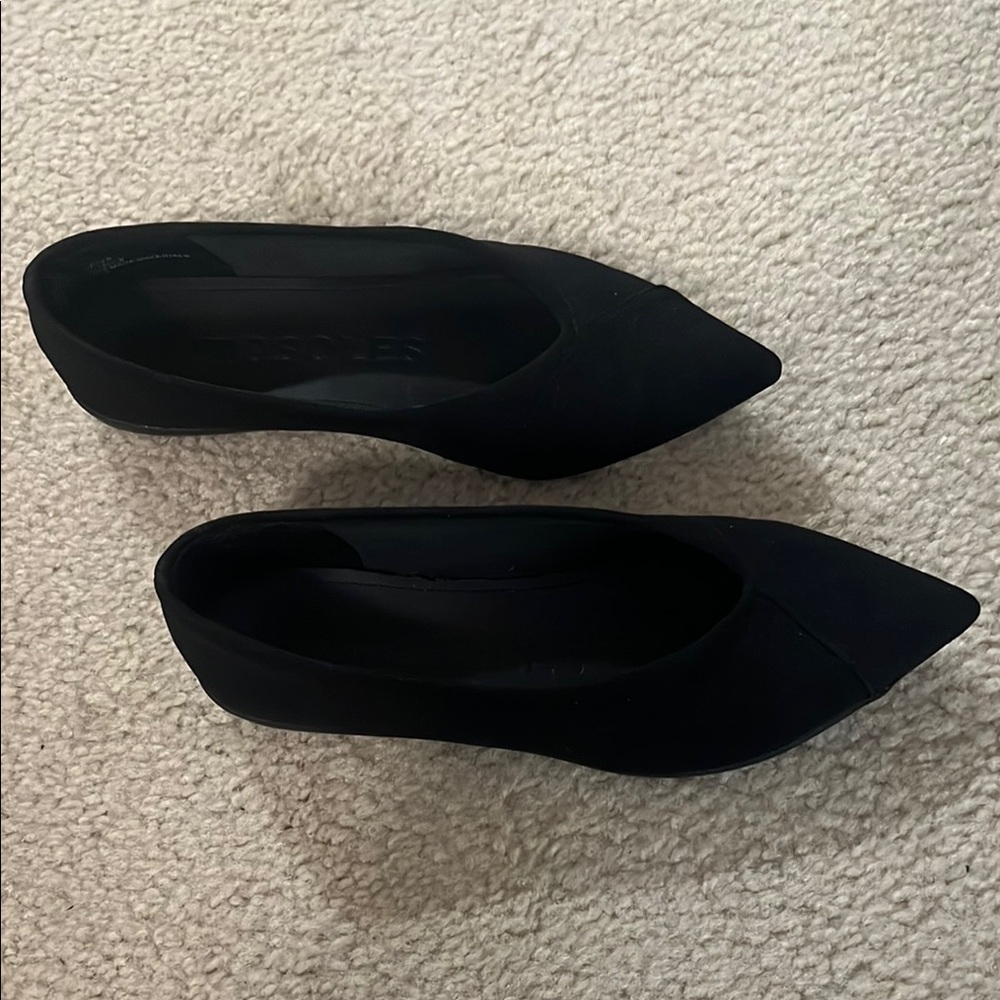 AEROSOLES Black Pointed-Toe Flats